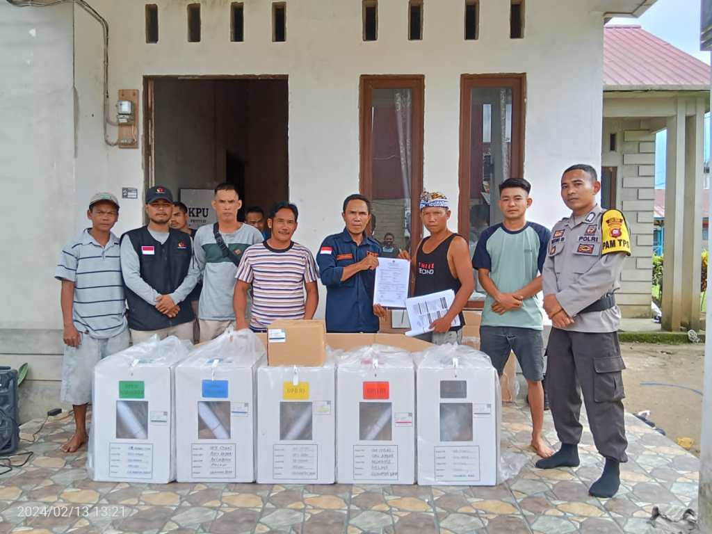 Pendistribusian logistik pemilu 2024 dari ppk Belimbing ke Pps Langsung Ke KPPS Desa Baru Ampar